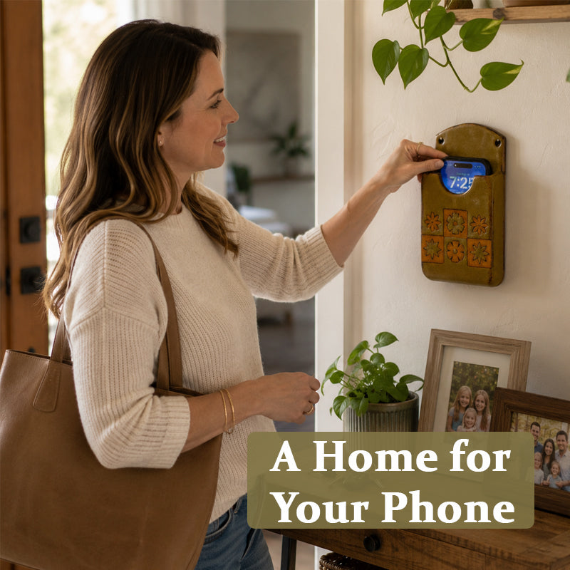 Vintage Wall-Mounted Phone Holder – Decorative Phone Dock