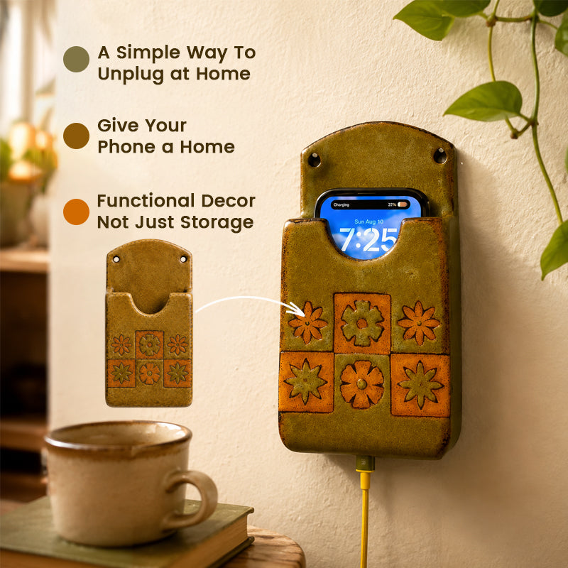 Vintage Wall-Mounted Phone Holder – Decorative Phone Dock