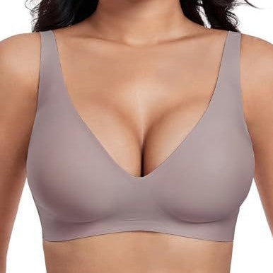 Seamless and underwired bra